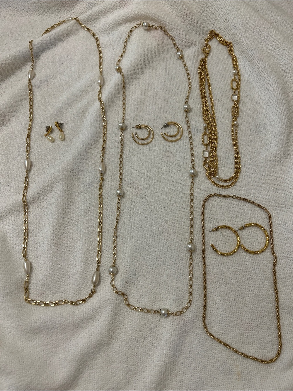 Costume jewelry lot #11 Gold Tone Pearl-Accent Layering Necklace Set